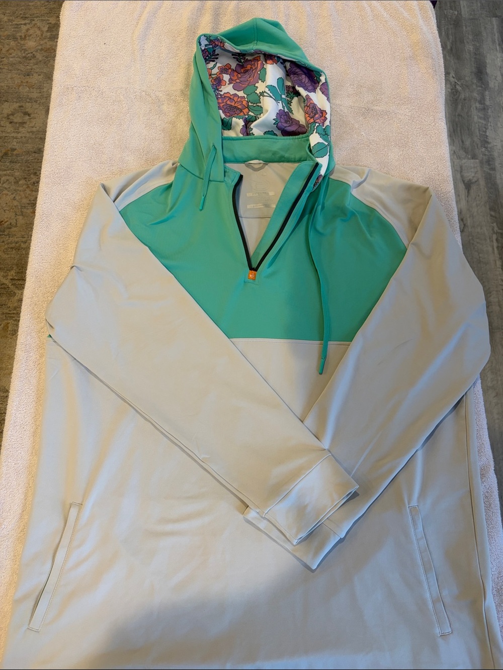 Swannies - Men's Colorblock Pullover Hoodie in Mint and Light Gray